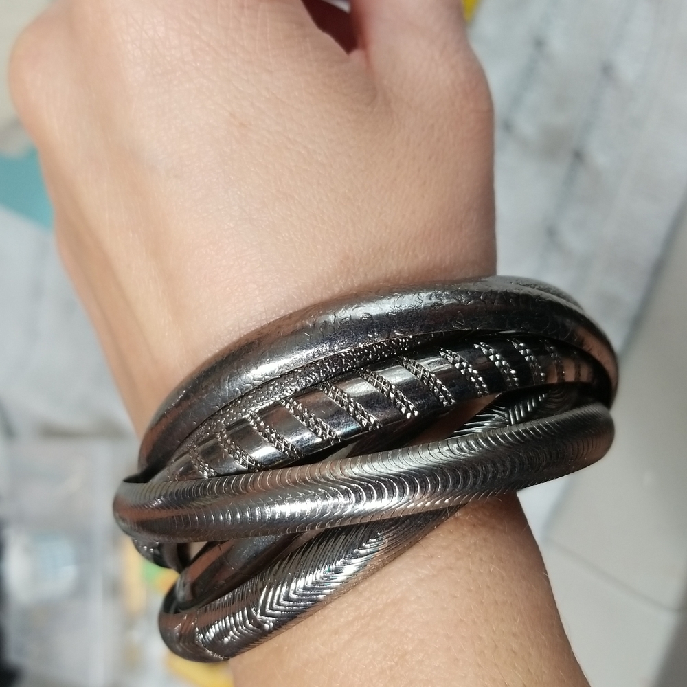 ☀️Bangles Gun Metal Textured Attached Set of 6 Bracelet